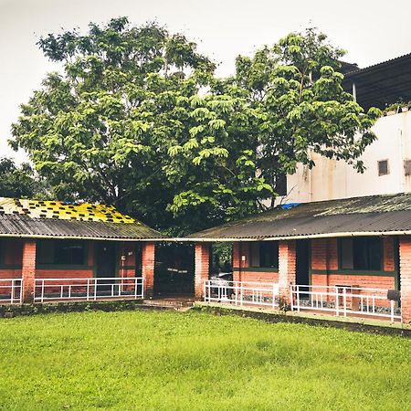 Whispering Peepul Resort Badlapur Extérieur photo