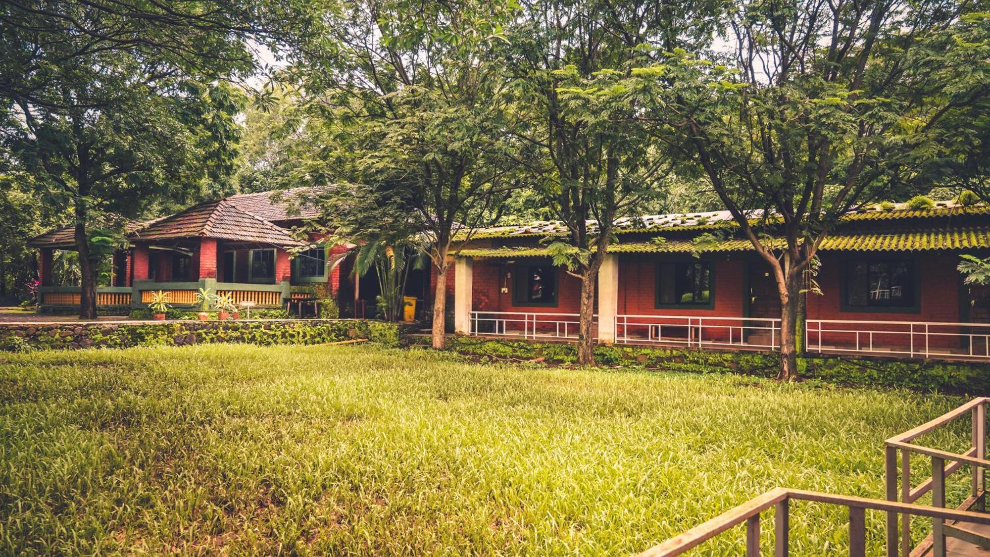 Whispering Peepul Resort Badlapur Extérieur photo