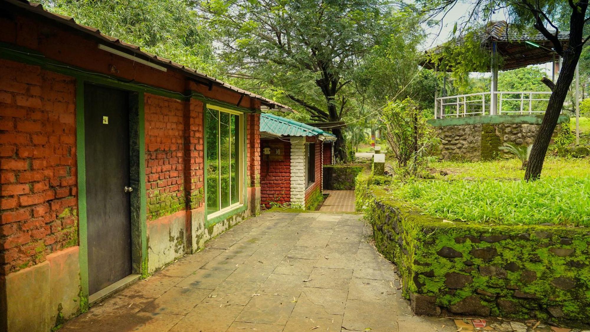 Whispering Peepul Resort Badlapur Extérieur photo